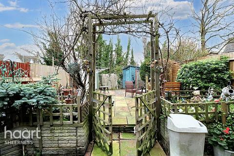 9 Mount Field, Queenborough, ME11 5DB