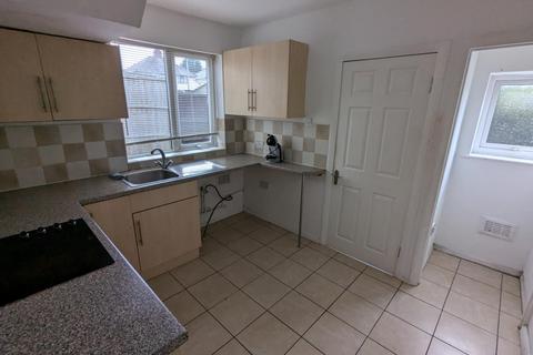 3 bedroom semi-detached house to rent, Myvod Road, Wednesbury, UK, Wednesbury WS10