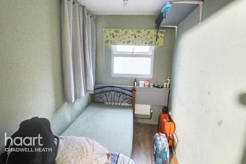 3 bedroom terraced house for sale, High Road, Romford