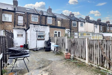 3 bedroom terraced house for sale, High Road, Romford