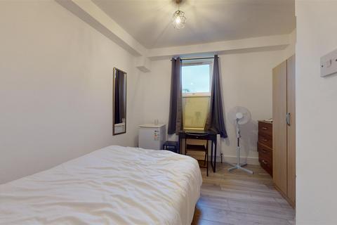 1 bedroom property to rent, High Road, Willesden Green NW10