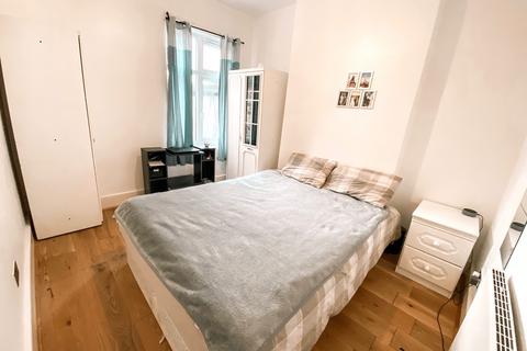 2 bedroom flat to rent, Park Grove Road, Near Leytonstone High Road, Leytonstone,E10,E11 E11