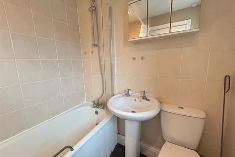 2 bedroom end of terrace house to rent, Hawthorn Walk, Eastfield