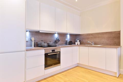 2 bedroom apartment to rent, Hamlet Gardens, London, W6