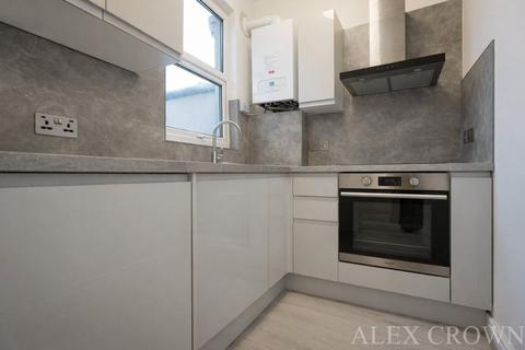 2 bedroom flat to rent, Woodlands Park Road, Harringay