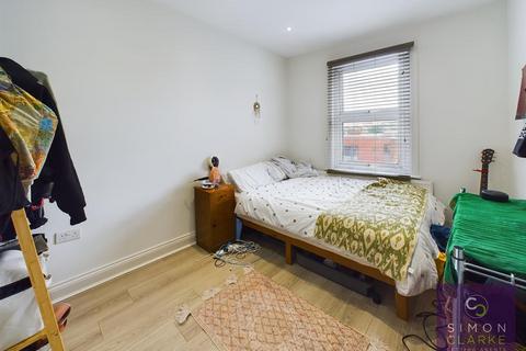 3 bedroom maisonette to rent, High Street, Hornsey, N8