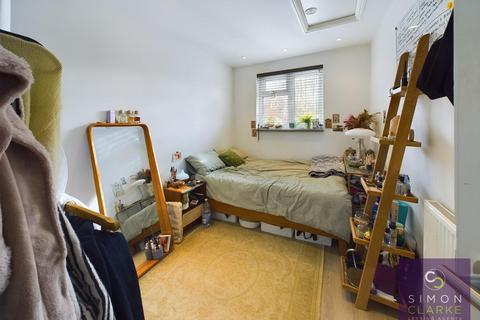 3 bedroom maisonette to rent, High Street, Hornsey, N8