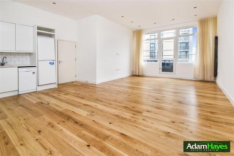 4 bedroom penthouse to rent, Ballards Lane, London N12