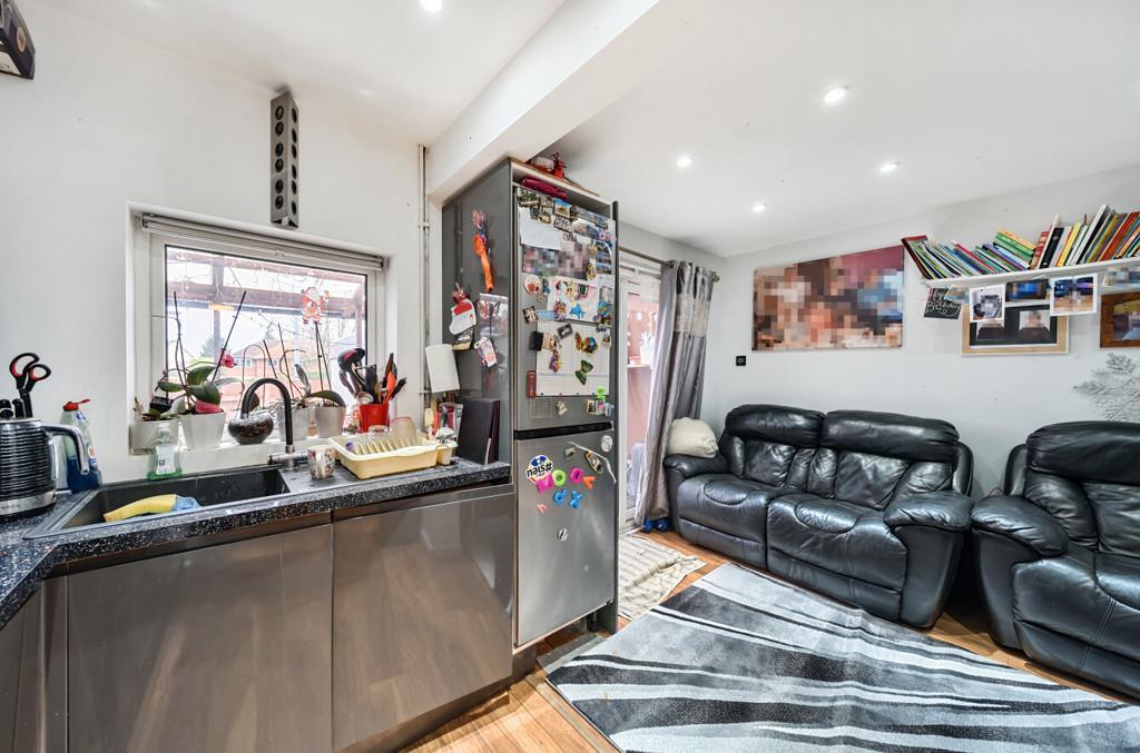 Kitchen / Lounge