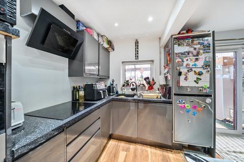 3 Aynscombe Close, Dunstable, LU6 1FA