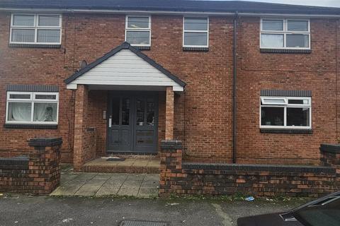 2 bedroom flat to rent, Cannon Street, Manchester M30