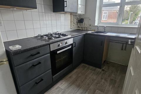 2 bedroom flat to rent, Cannon Street, Manchester M30