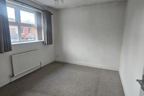 2 bedroom flat to rent, Cannon Street, Manchester M30