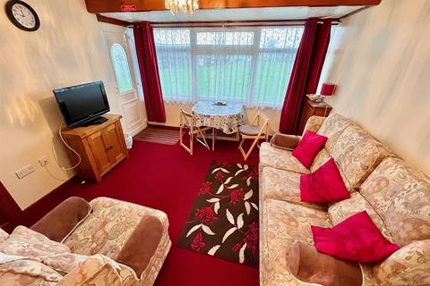 2 bedroom chalet for sale, Sundowner, Newport Road, Hemsby,