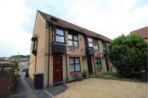 1 bedroom maisonette to rent, Pilgrims Close, N13