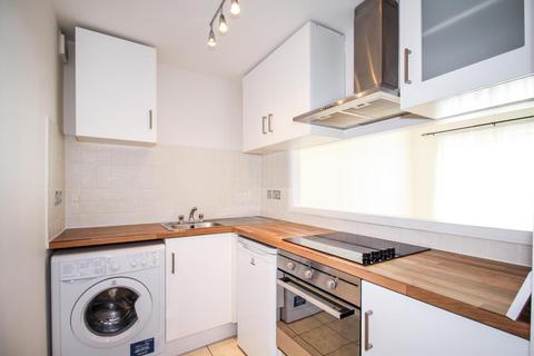 1 bedroom maisonette to rent, Pilgrims Close, N13