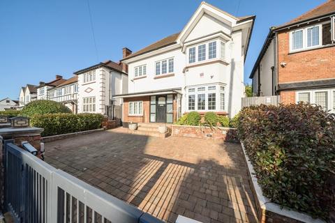 4 bedroom house to rent, Tillingbourne Gardens London N3