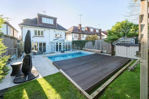 4 bedroom house to rent, Tillingbourne Gardens London N3