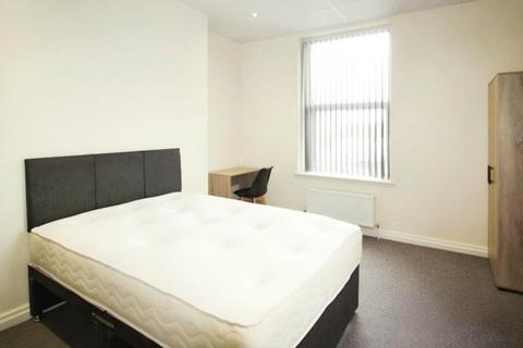 3 bedroom apartment to rent, Kilburn Park Rd, London, NW6