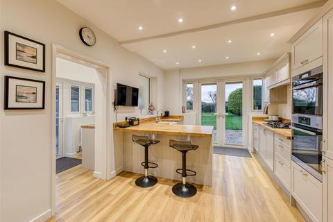 70 Clive Road, Pattingham, Wolverhampton, WV6 7DJ