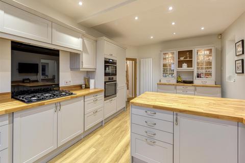 70 Clive Road, Pattingham, Wolverhampton, WV6 7DJ