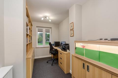 70 Clive Road, Pattingham, Wolverhampton, WV6 7DJ