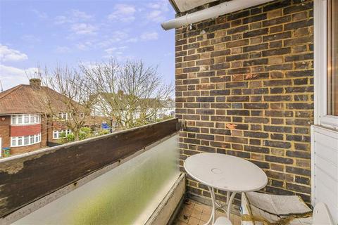 1 bedroom flat to rent, Wricklemarsh Road, London SE3