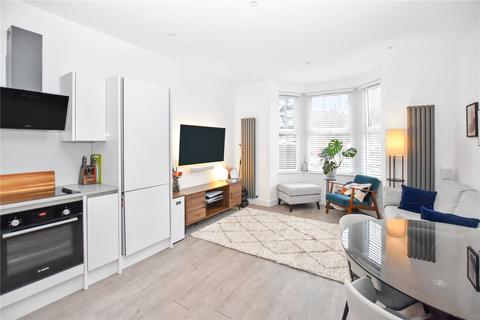 2 bedroom flat for sale, Broadway, Bexleyheath, DA6