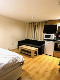 Studio to rent, Cullington Close, Harrow HA3