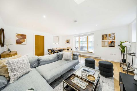 2 bedroom flat for sale, Gwendolen Avenue, London SW15