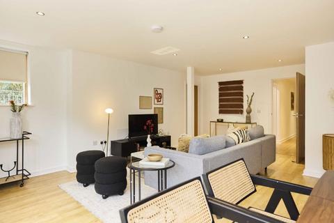 2 bedroom flat for sale, Gwendolen Avenue, London SW15