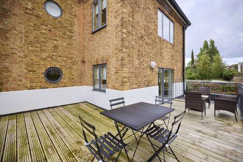 2 bedroom flat for sale, Gwendolen Avenue, London SW15