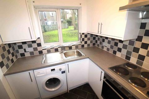 2 bedroom flat to rent, Ashurst Close, London