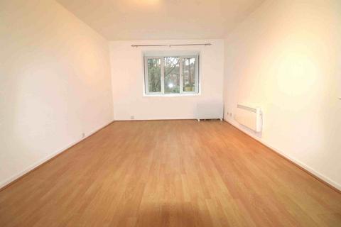 2 bedroom flat to rent, Ashurst Close, London