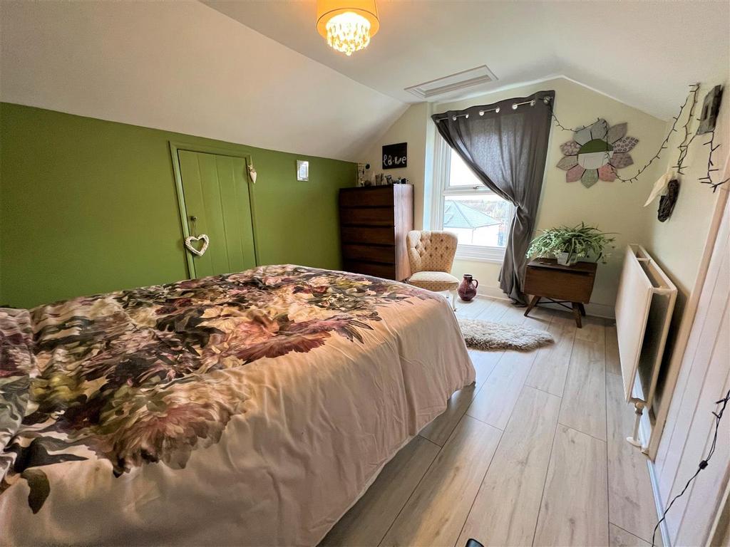 Bed1.jpg
