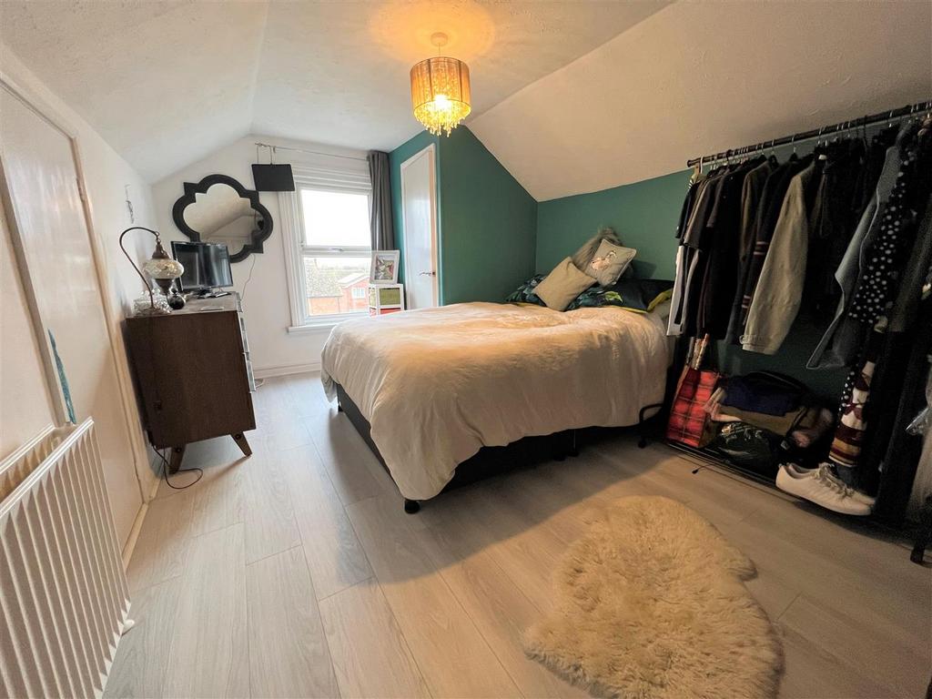 Bed2.jpg