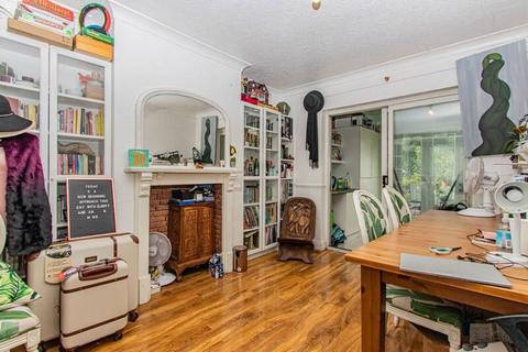 11 Ridding Lane, Greenford, UB6 0JX