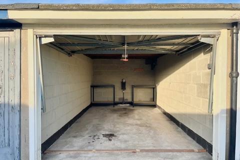 Garage to rent, Broomhill Road, Aberdeen AB10