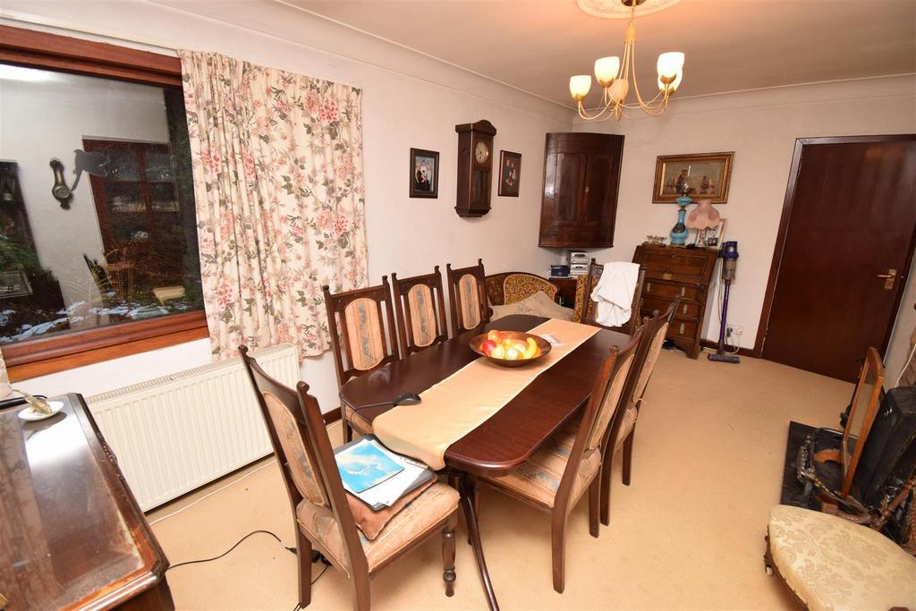 Dining room (2).jpg