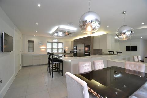 5 bedroom detached house to rent, Spencer Close, Radlett