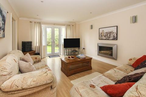 3 bedroom detached house for sale, Leighton Road, Hockliffe, Leighton Buzzard