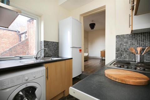 2 bedroom flat to rent, Commercial Road, Newcastle Upon Tyne NE6