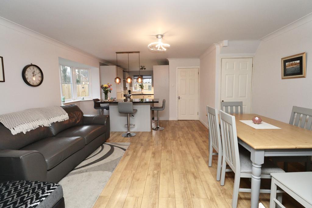 Open plan kitchen/dining area