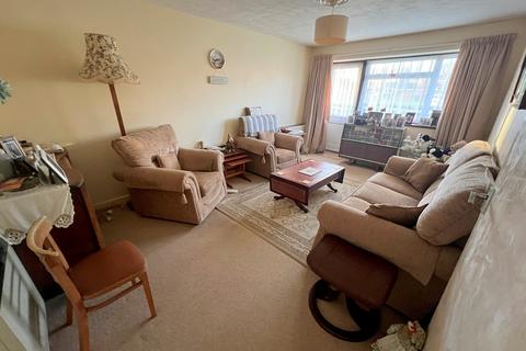 2 bedroom ground floor flat for sale, Stirling Close, New Milton, Hampshire. BH25 6AT