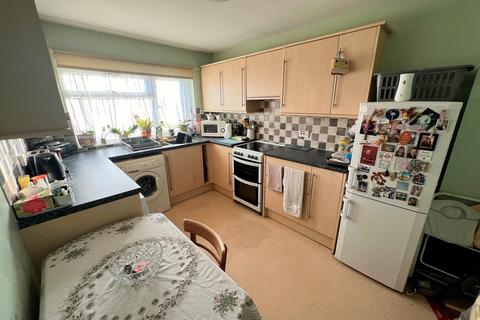 2 bedroom ground floor flat for sale, Stirling Close, New Milton, Hampshire. BH25 6AT