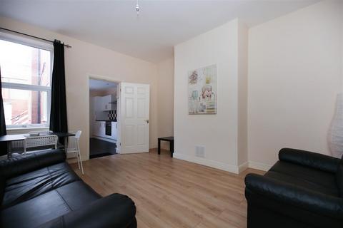 2 bedroom flat to rent, Simonside Terrace, Newcastle Upon Tyne NE6