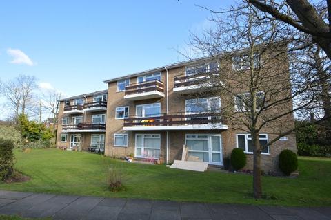 2 bedroom apartment to rent, Oakdene Court, Walton on Thames, KT12