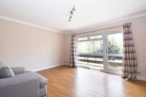 2 bedroom apartment to rent, Oakdene Court, Walton on Thames, KT12