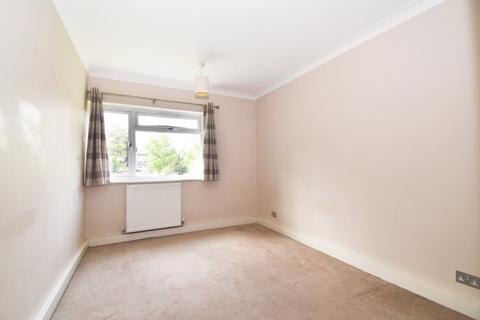 2 bedroom apartment to rent, Oakdene Court, Walton on Thames, KT12