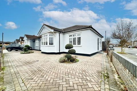 4 bedroom bungalow for sale, Stafford Avenue, Hornchurch